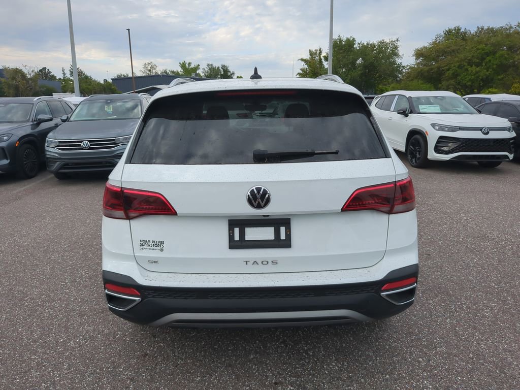 Certified 2023 Volkswagen Taos SE w/ Panoramic Sunroof Package FWD image 4