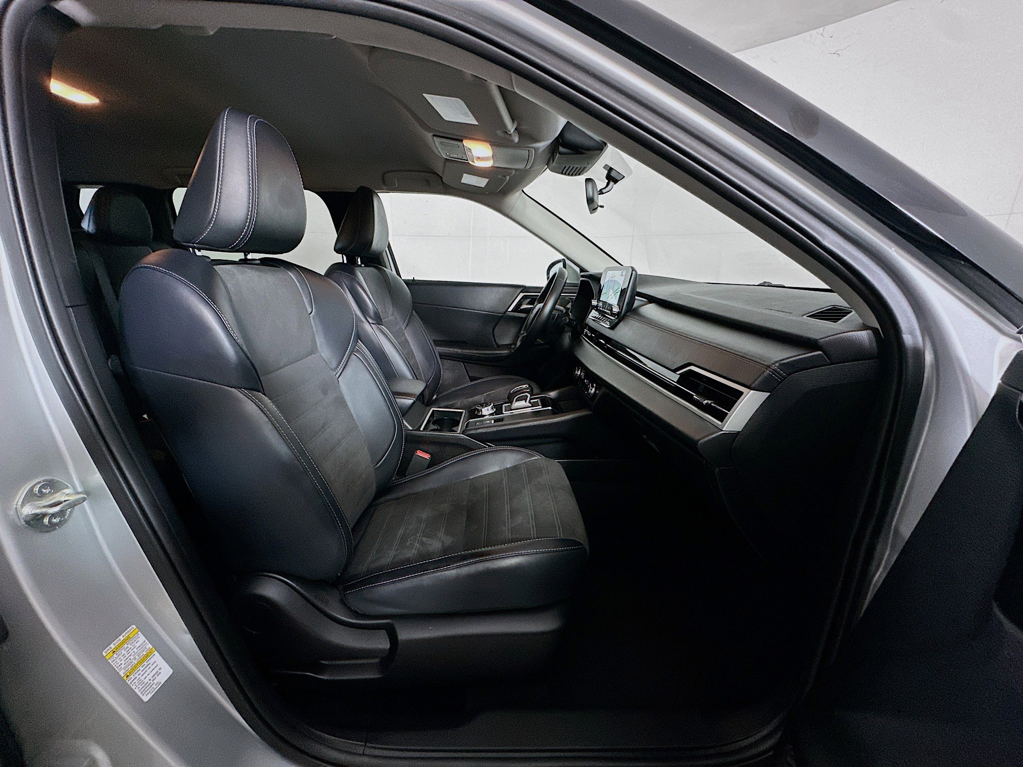 Used 2024 Mitsubishi Outlander SE image 34