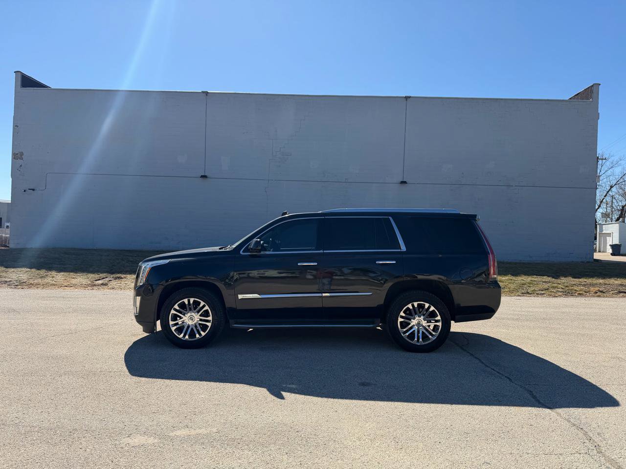 Used 2015 Cadillac Escalade Luxury image 4
