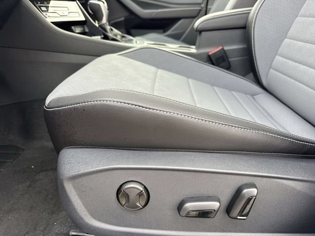 Used 2026 Volkswagen Jetta SE FWD image 12