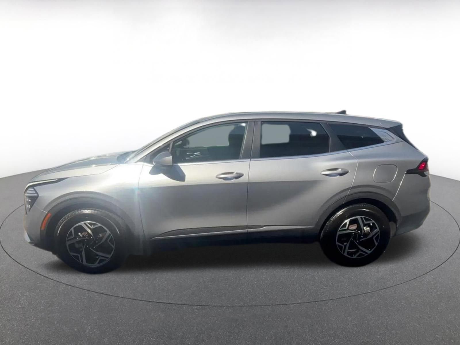 Used 2025 Kia Sportage LX image 8