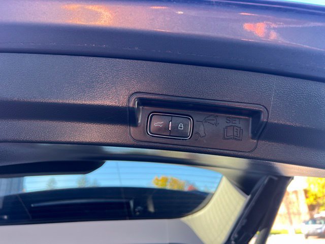 Used 2025 Ford Explorer Active AWD/4WD image 17