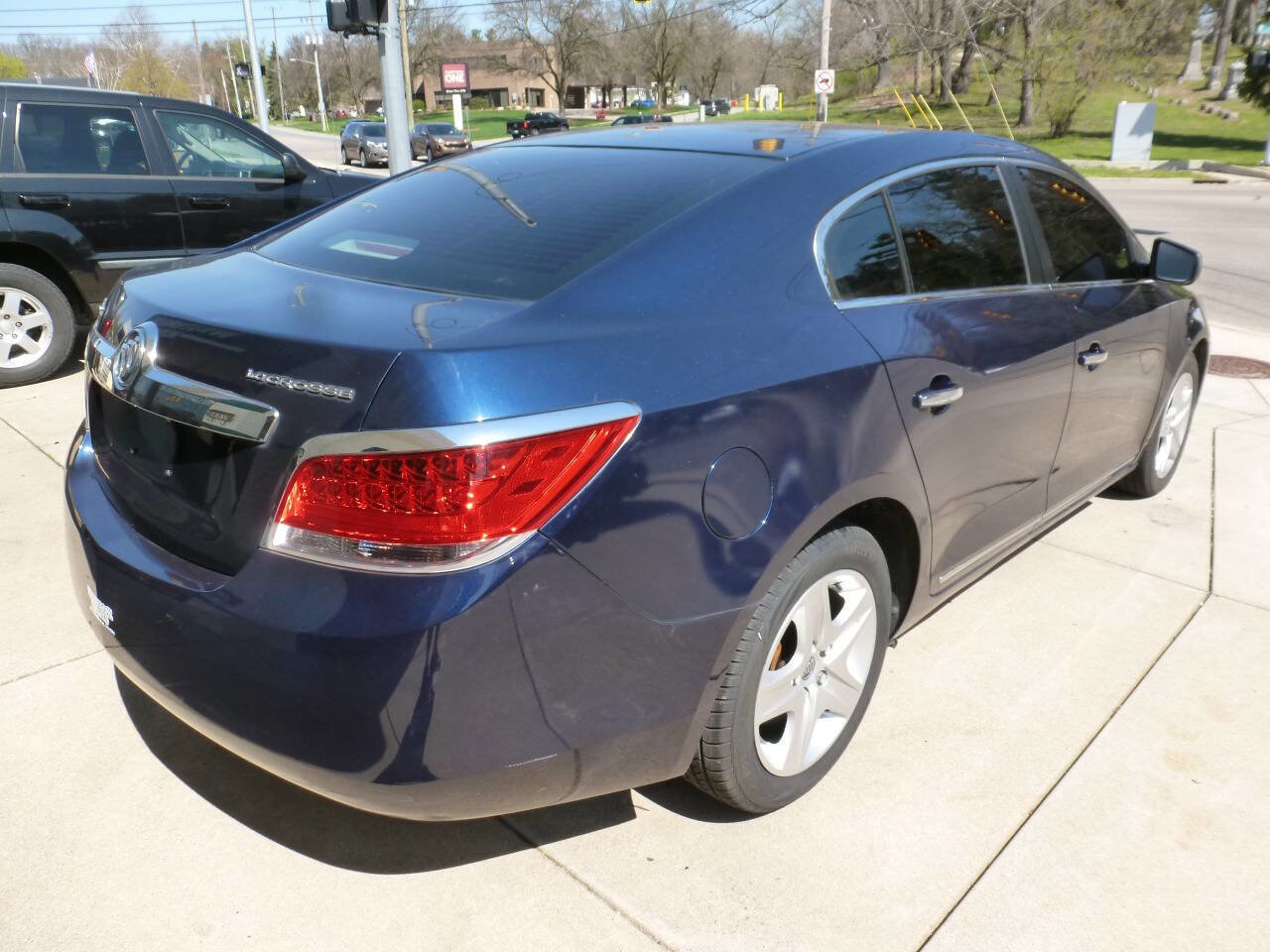 Used 2010 Buick LaCrosse CX FWD image 2