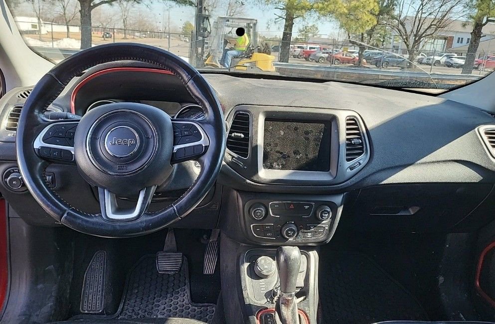 Used 2019 Jeep Compass Trailhawk image 3