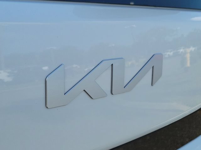 Used 2025 Kia Soul LX w/ LX Technology Package FWD image 7