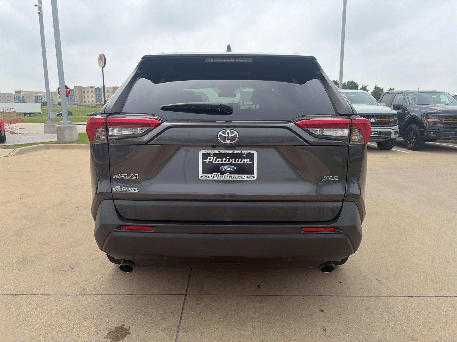 Used 2019 Toyota RAV4 XLE FWD image 4