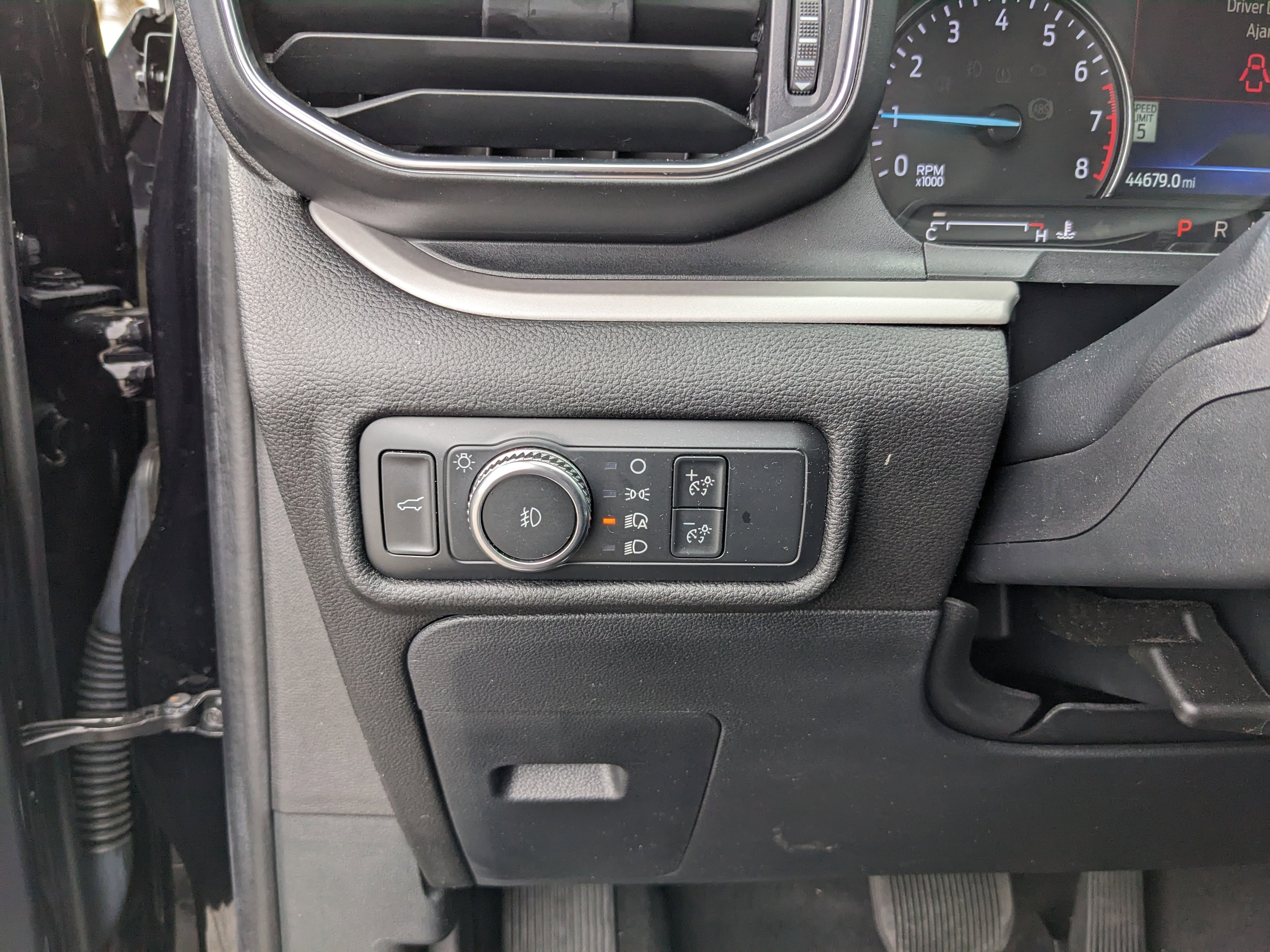 Certified 2022 Ford Explorer XLT w/ Equipment Group 202A image 27