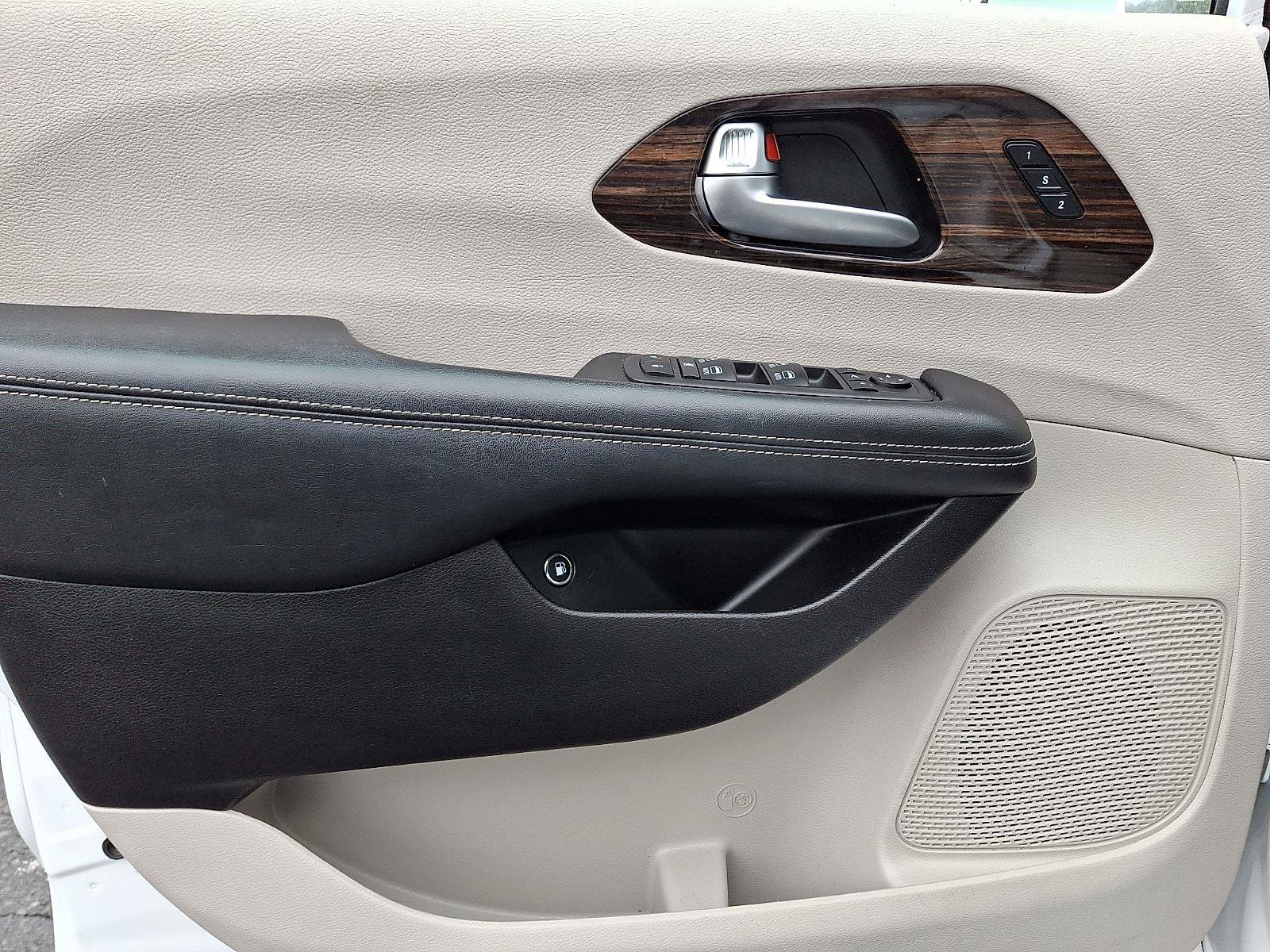 Certified 2021 Chrysler Pacifica Limited image 15