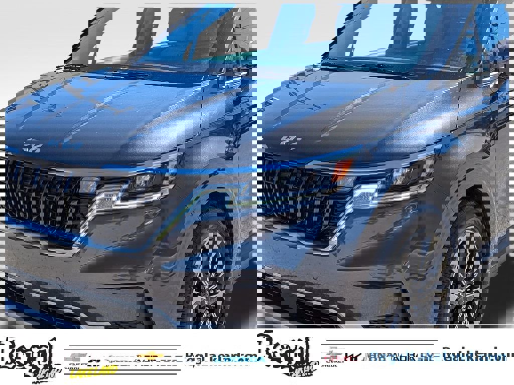 Used 2023 Kia Carnival EX image 6