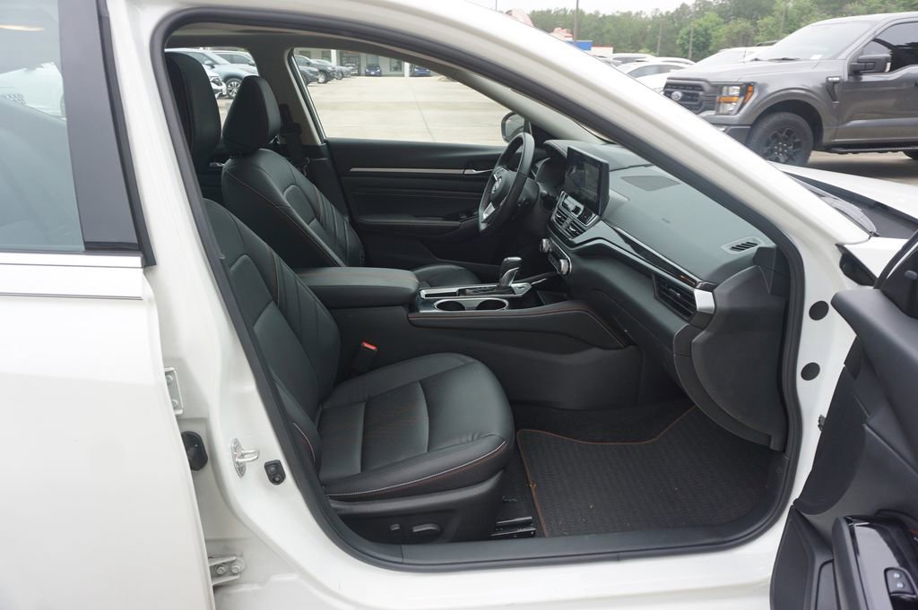 Used 2023 Nissan Altima 2.5 SR w/ SR Premium Package FWD image 17