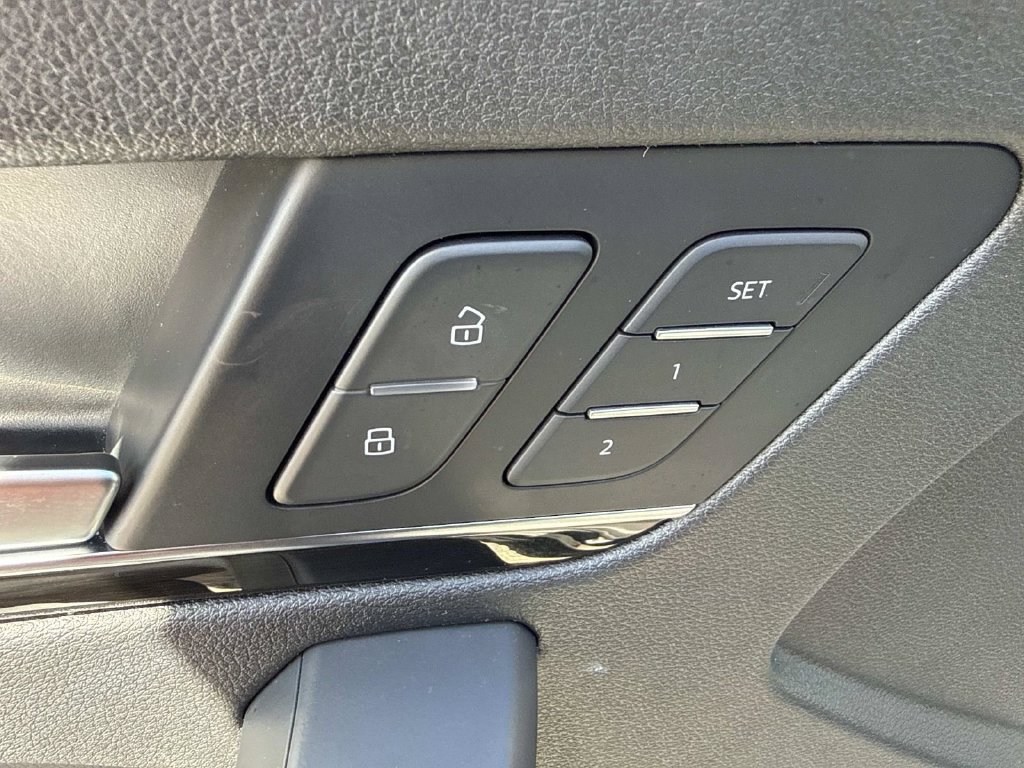Used 2020 Audi Q5 e Premium Plus w/ Premium Plus Package AWD/4WD image 22