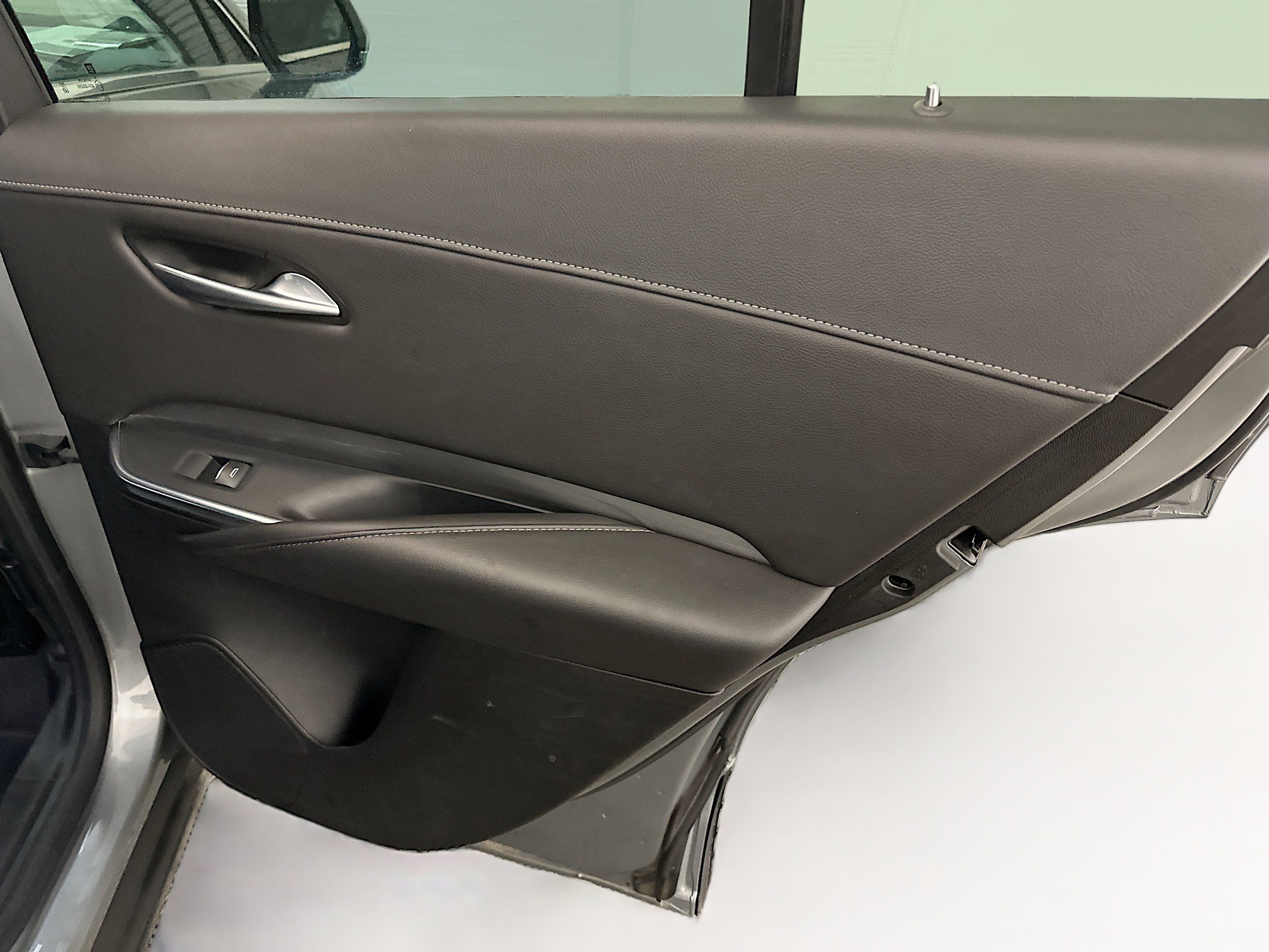 Used 2024 Cadillac XT4 Premium Luxury image 32