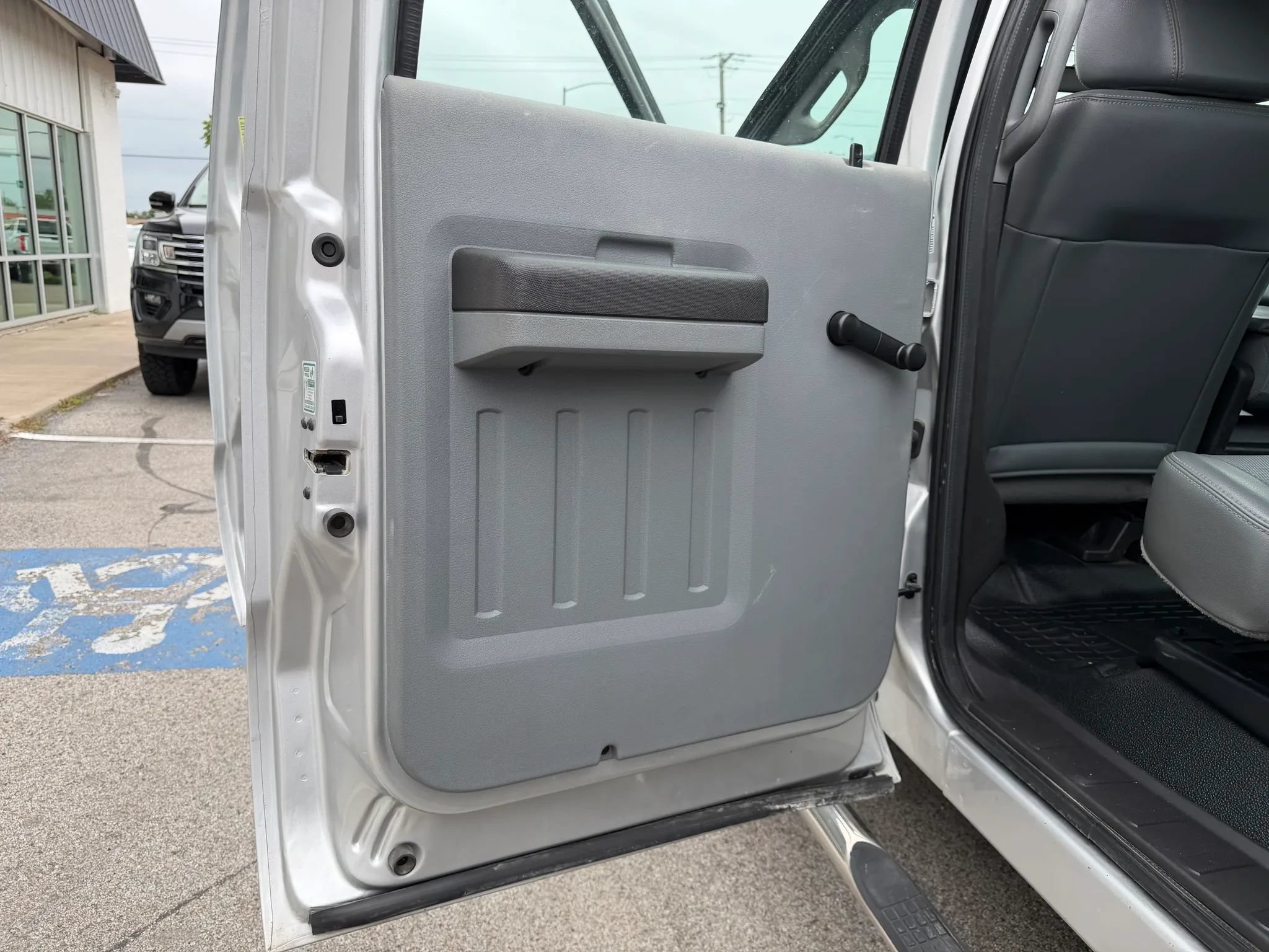 Used 2011 Ford F550 2WD Crew Cab Super Duty image 24