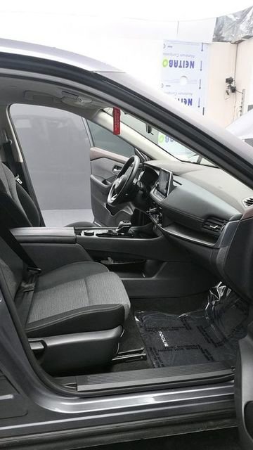 Used 2023 Nissan Rogue SV AWD/4WD image 17