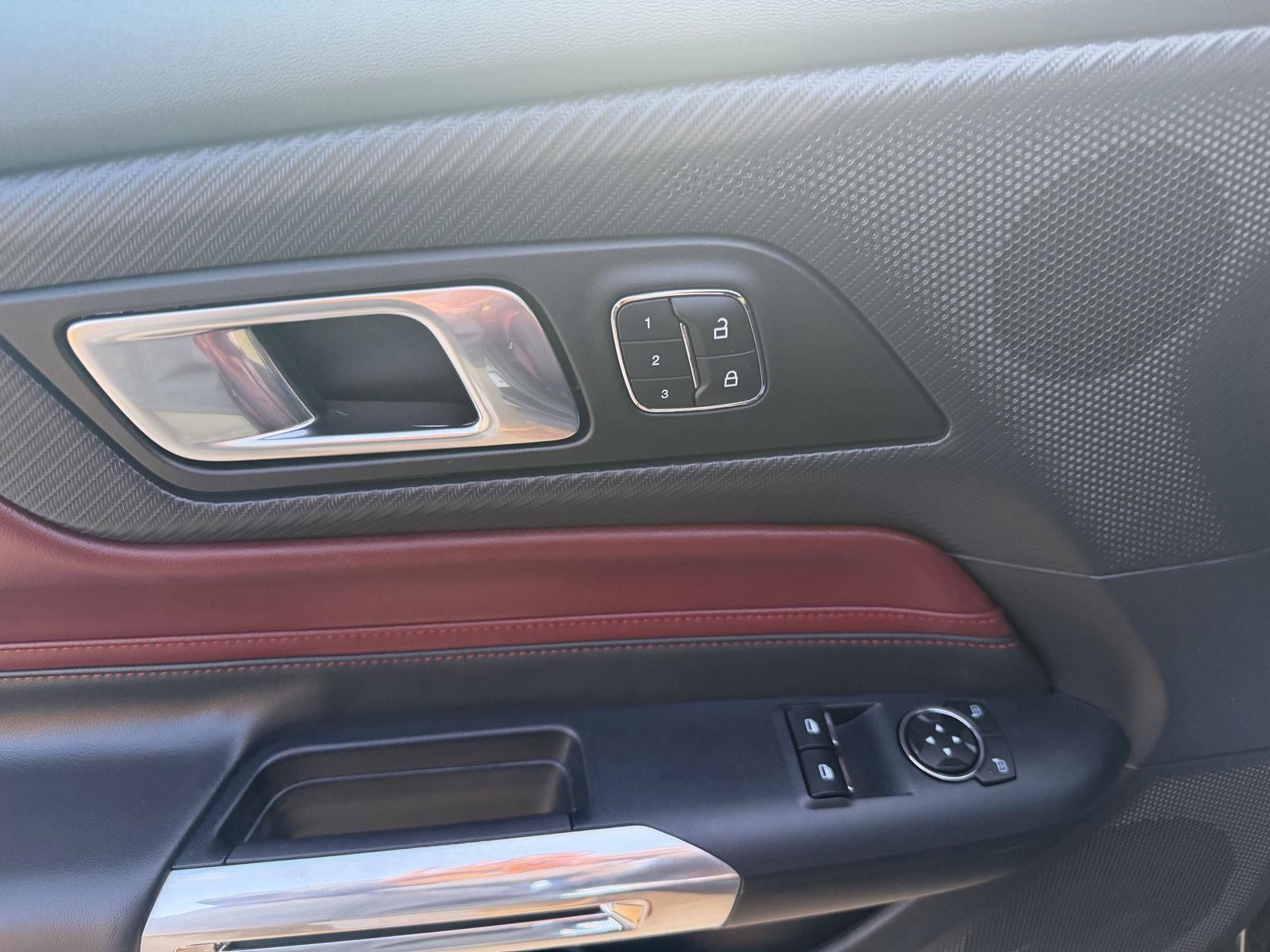 Used 2025 Ford Mustang Premium image 11