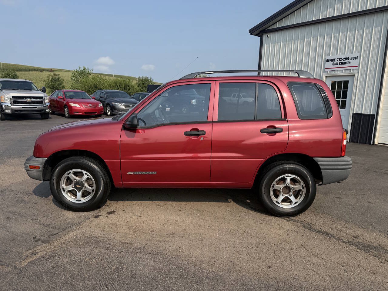 Used 2000 Chevrolet Tracker 4WD w/ Preferred Equipment Group 2 image 2