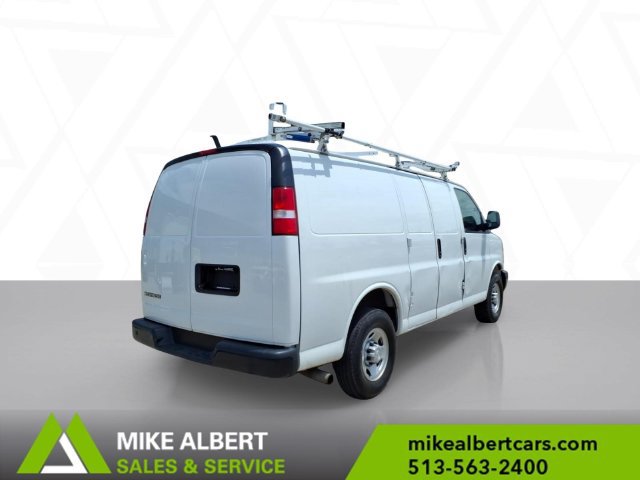 Used 2019 Chevrolet Express 3500 w/ Driver Convenience Package RWD image 7