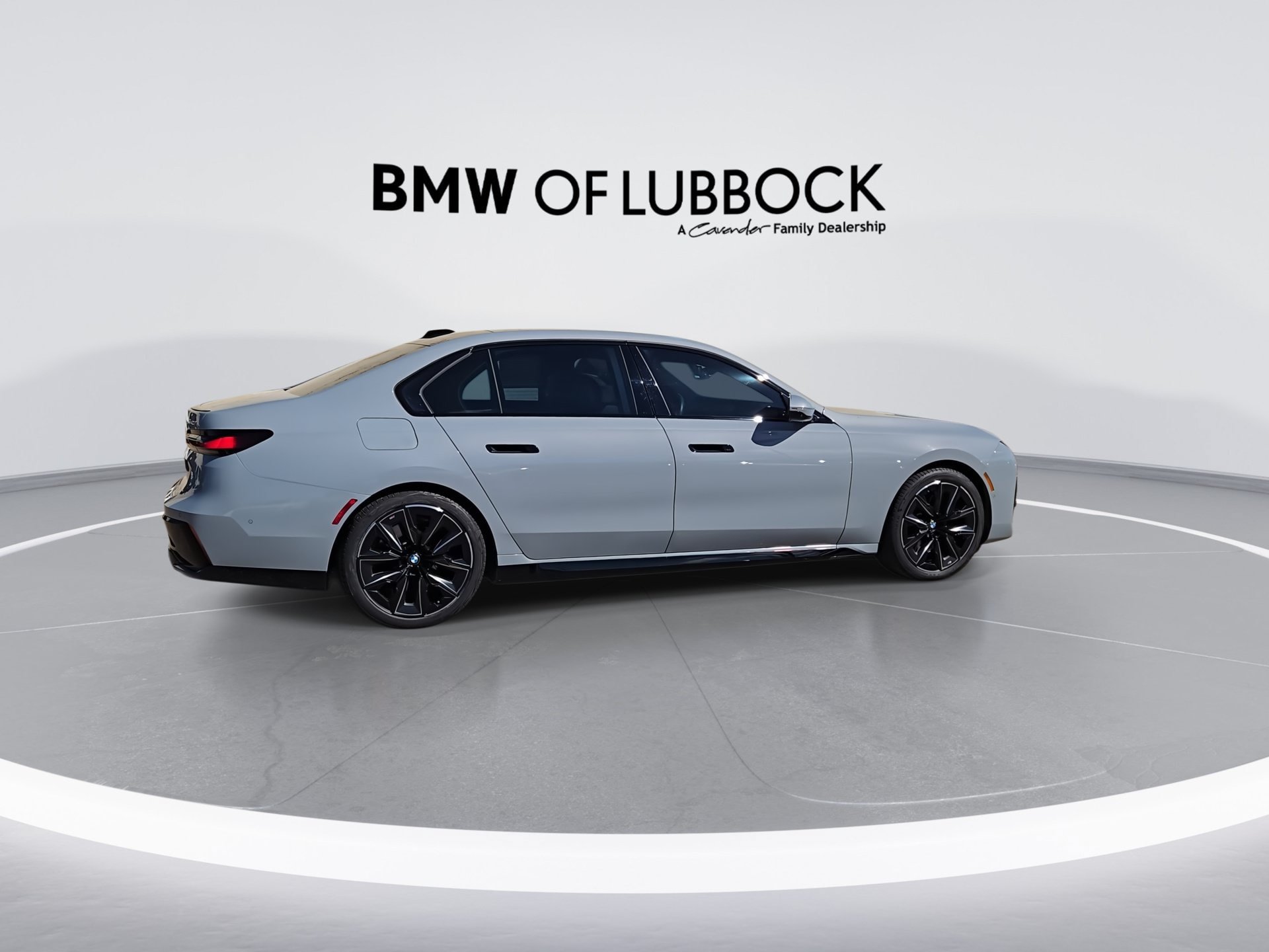 Used 2023 BMW 740i w/ Parking Assistance Package RWD image 9