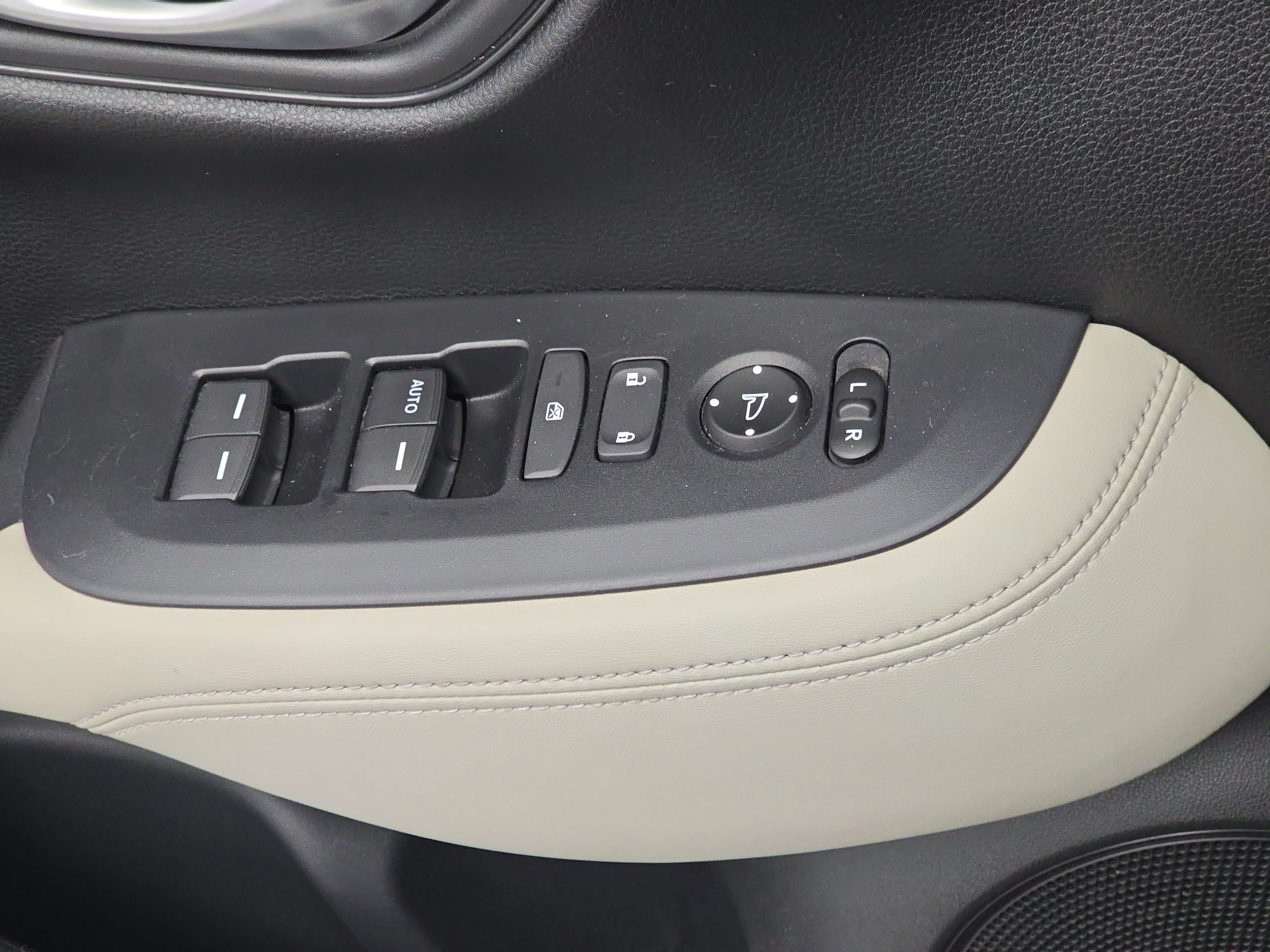 Used 2024 Honda HR-V LX image 27