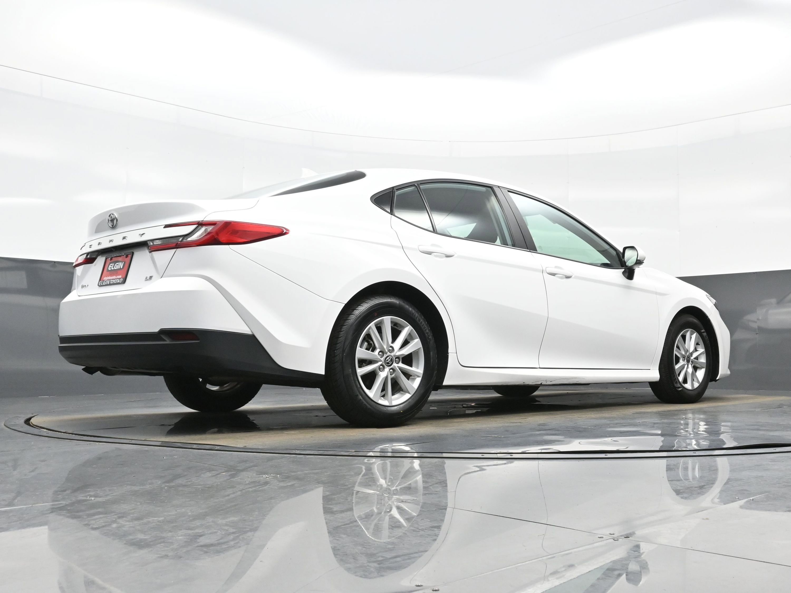 Used 2025 Toyota Camry LE image 31