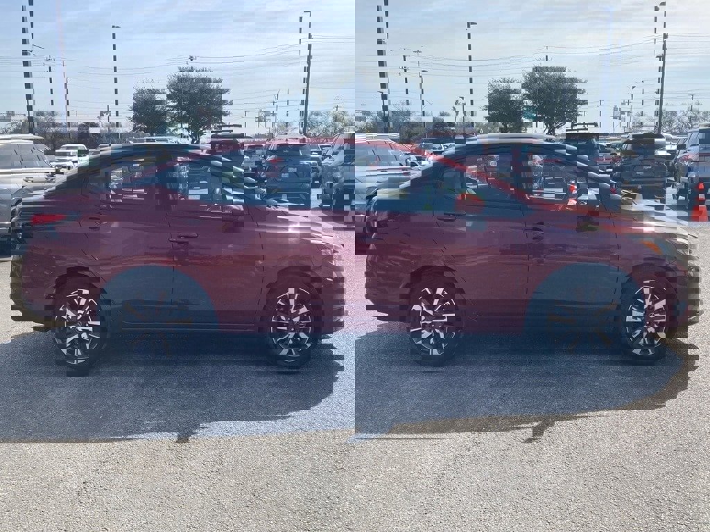 Used 2025 Nissan Versa SV image 4