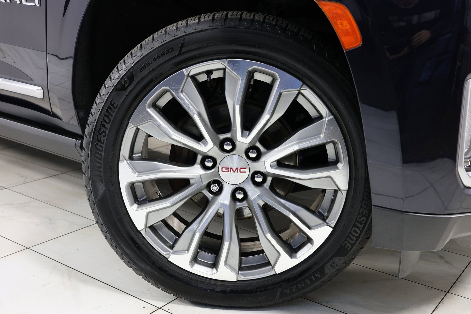 Used 2021 GMC Yukon XL Denali w/ Denali Premium Package image 15