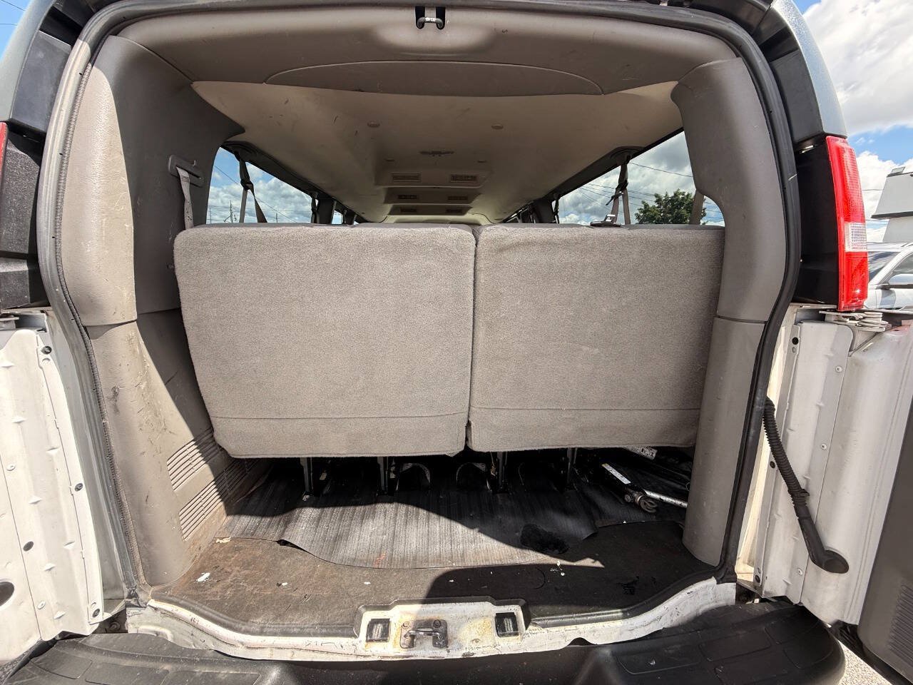 Used 2017 GMC Savana 3500 LS RWD image 27