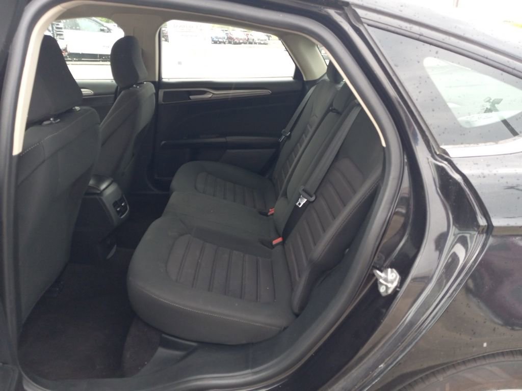 Used 2020 Ford Fusion SE FWD image 21