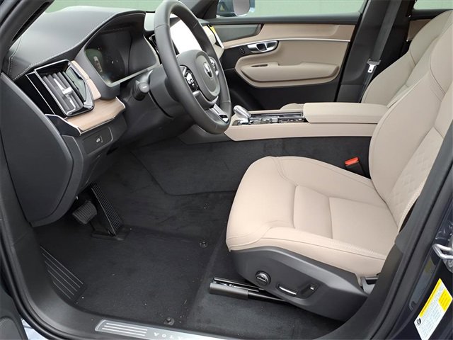 New 2026 Volvo XC90 B6 Plus w/ Protection Package Premier image 10