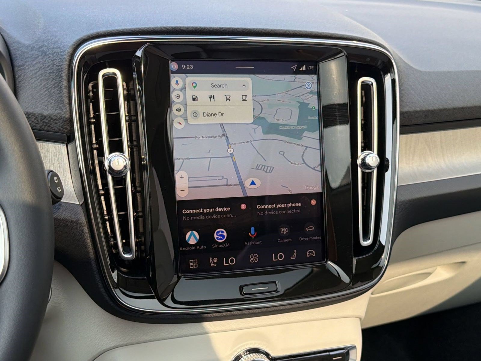 New 2026 Volvo XC40 B5 Plus w/ Protection Package Premier AWD/4WD image 17