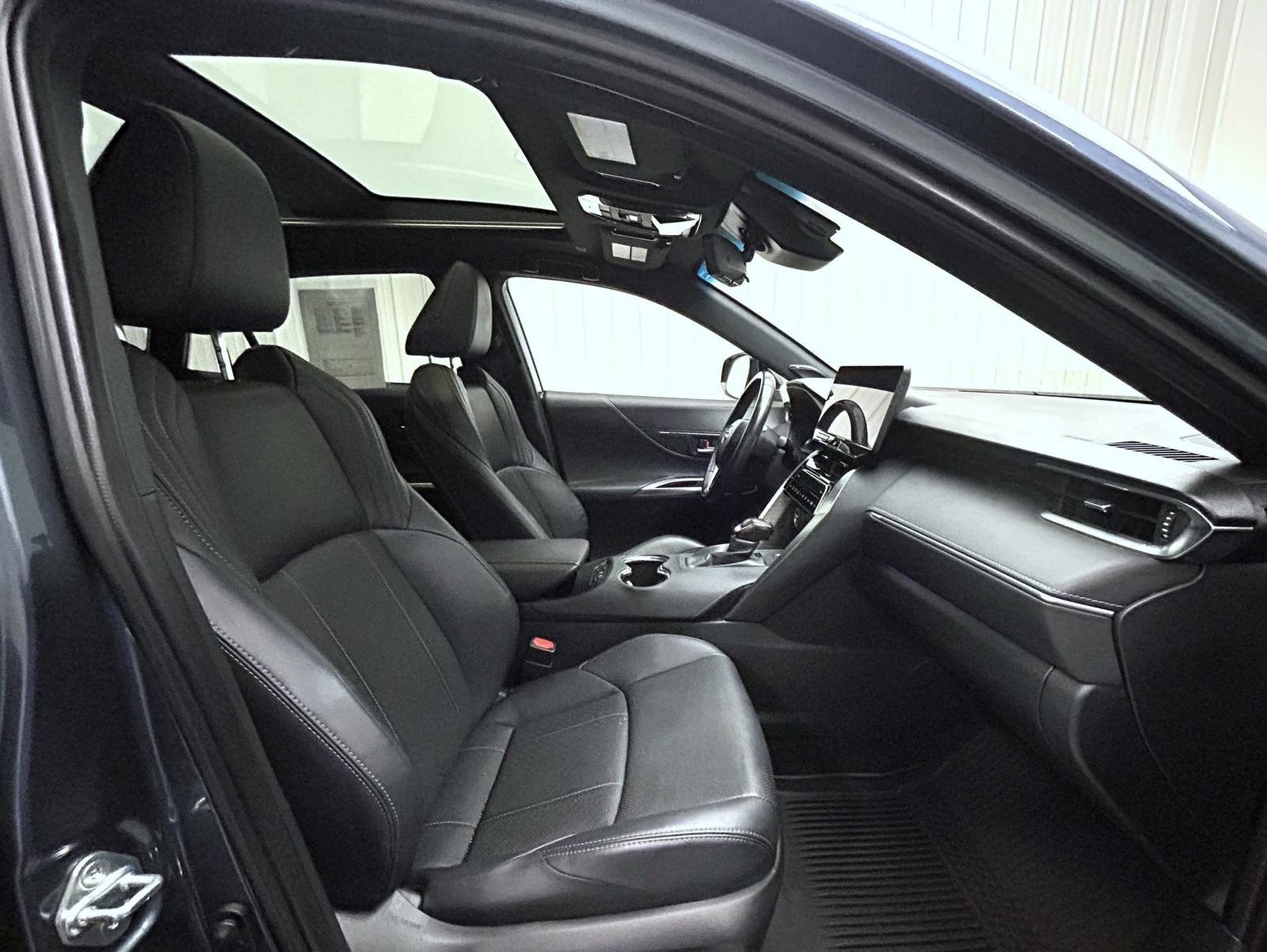 Used 2023 Toyota Venza Limited AWD/4WD image 15