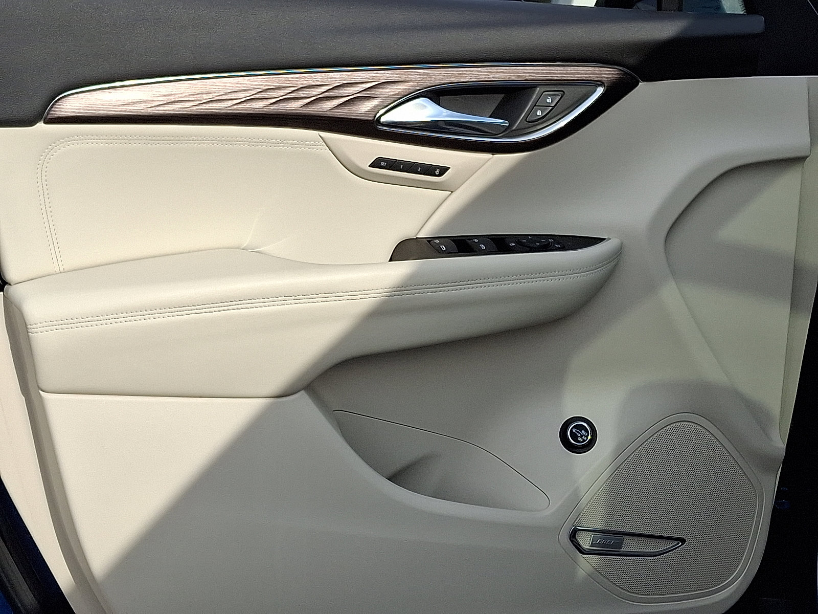 Certified 2023 Buick Envision Avenir image 13