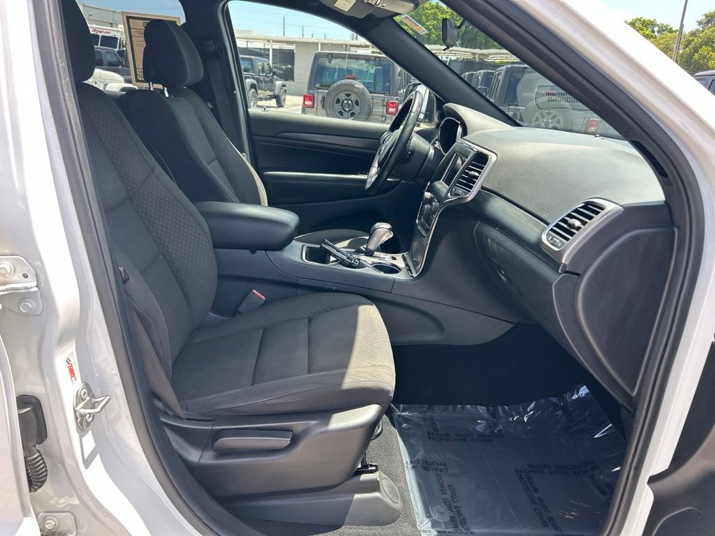 Used 2019 Jeep Grand Cherokee Laredo RWD image 22