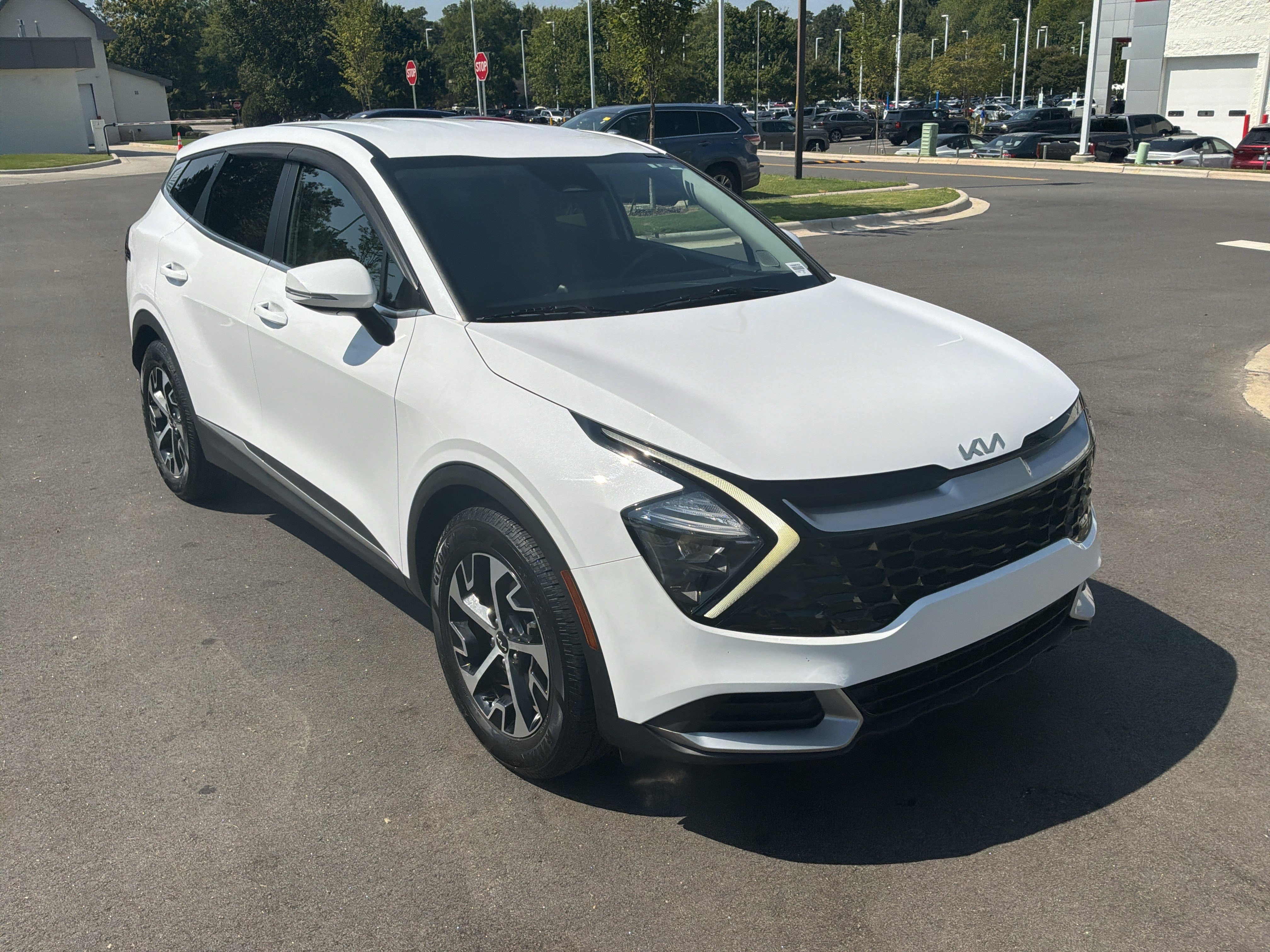 Used 2023 Kia Sportage EX FWD image 2