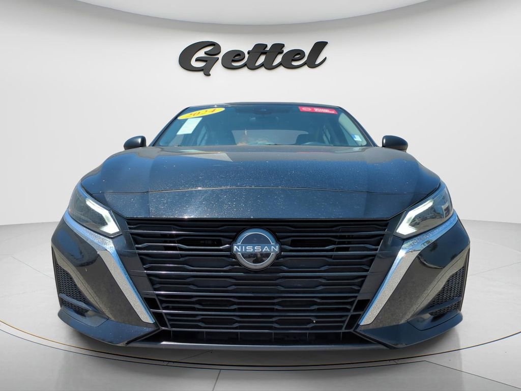 Certified 2024 Nissan Altima 2.5 SV FWD image 3