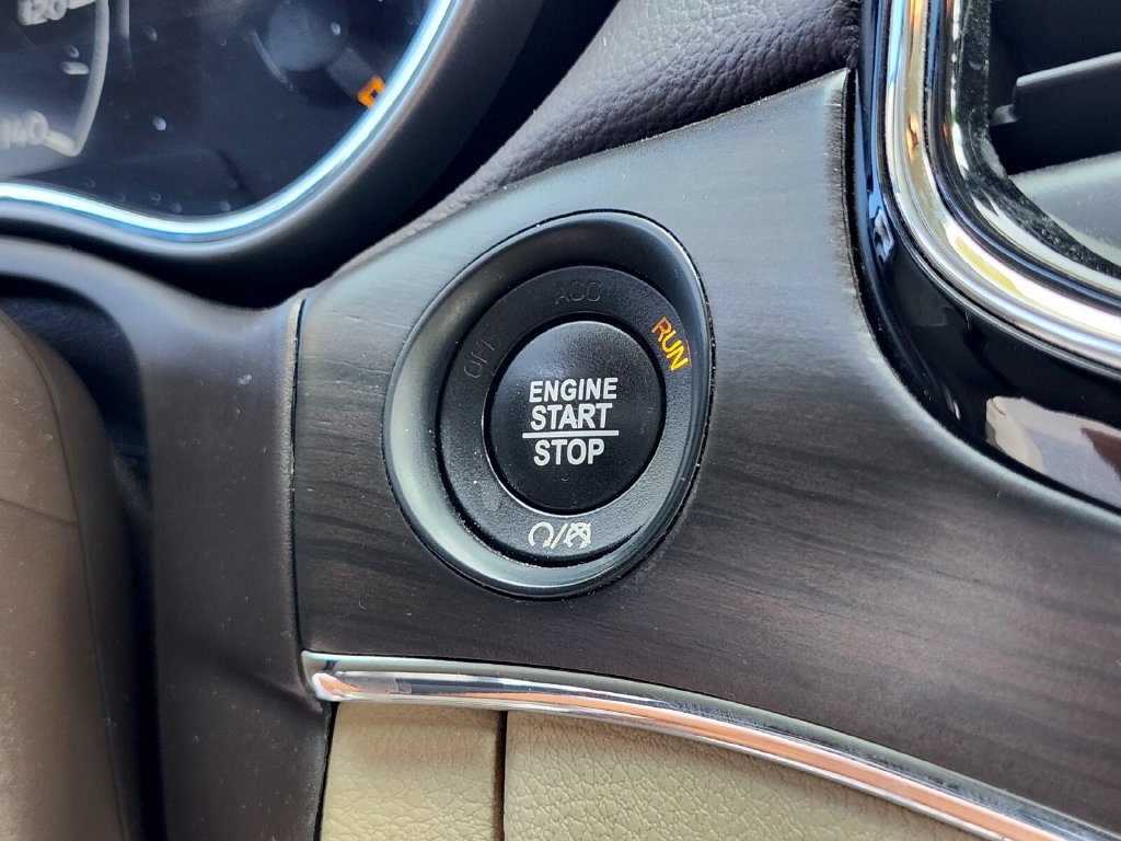 Used 2019 Jeep Grand Cherokee Overland AWD/4WD image 26