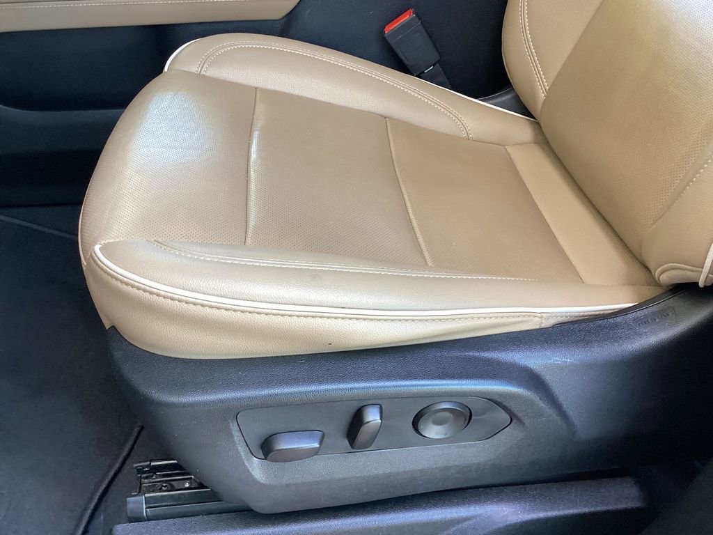 Used 2024 Chevrolet Suburban Premier RWD image 12