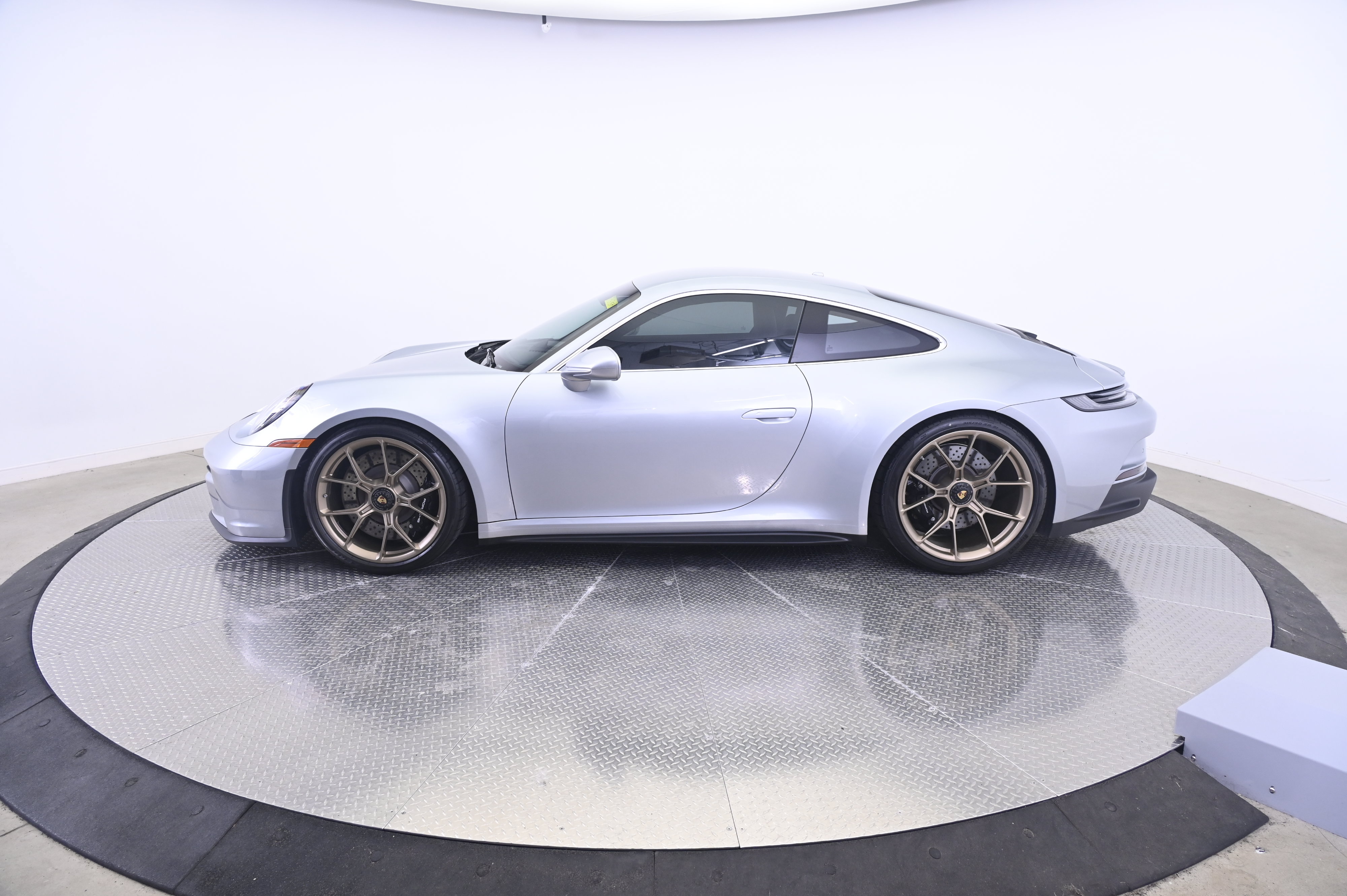 Certified 2022 Porsche 911 GT3 RWD image 2