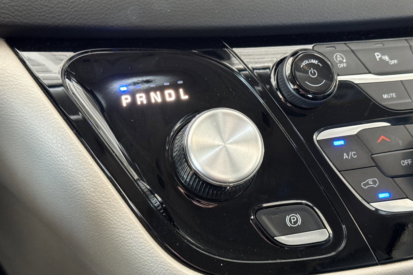 Certified 2023 Chrysler Pacifica Touring-L image 22