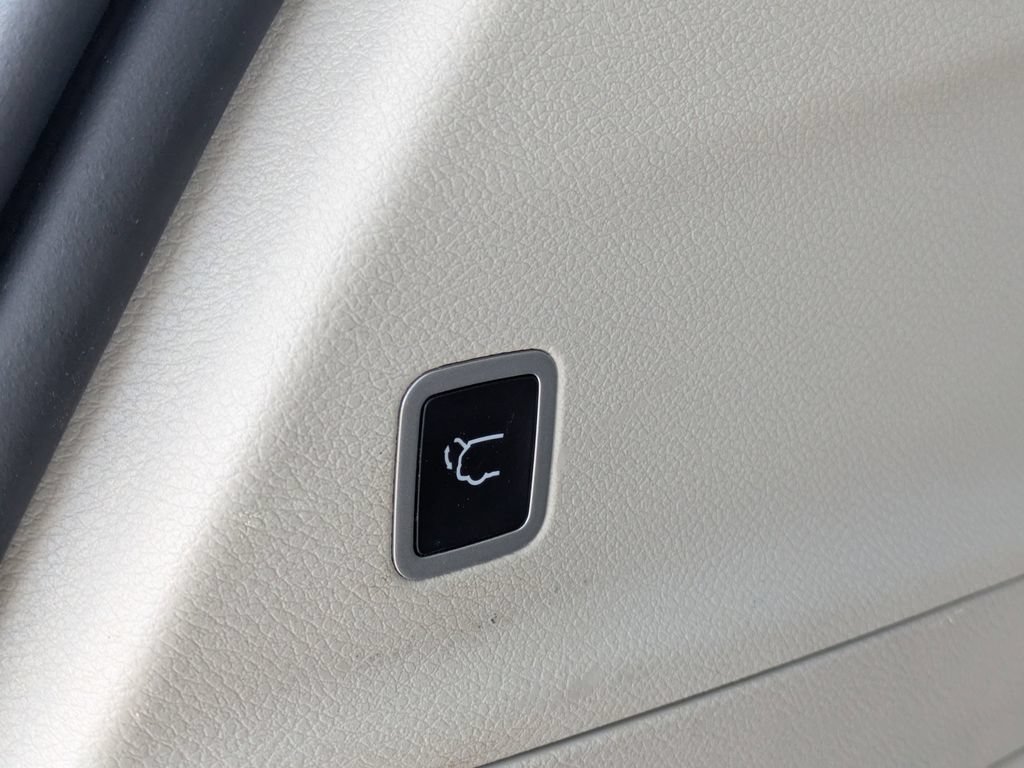 Used 2023 Chrysler Pacifica Touring-L FWD image 15