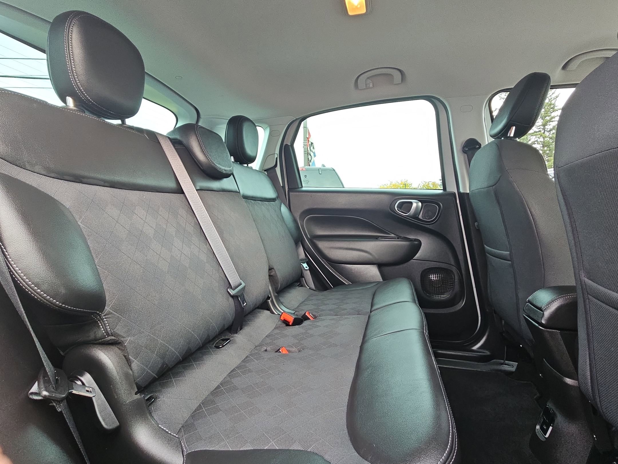 Used 2019 FIAT 500L Pop w/ Popular Equipment Group image 28