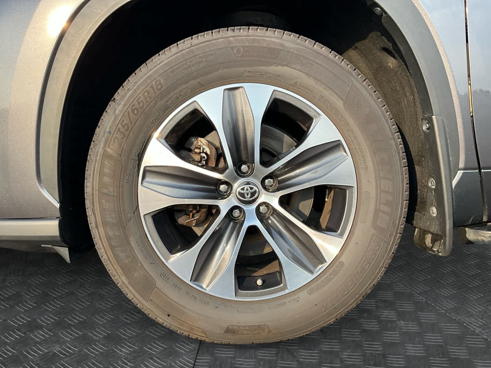 Used 2024 Toyota Highlander XLE AWD/4WD image 10
