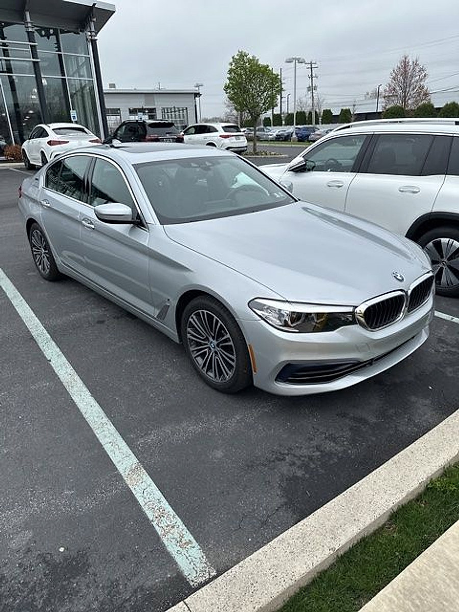 Used 2019 BMW 530e xDrive w/ Convenience Package image 2
