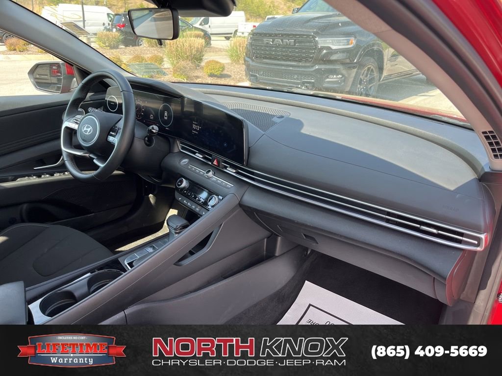 Used 2025 Hyundai Elantra SEL image 9