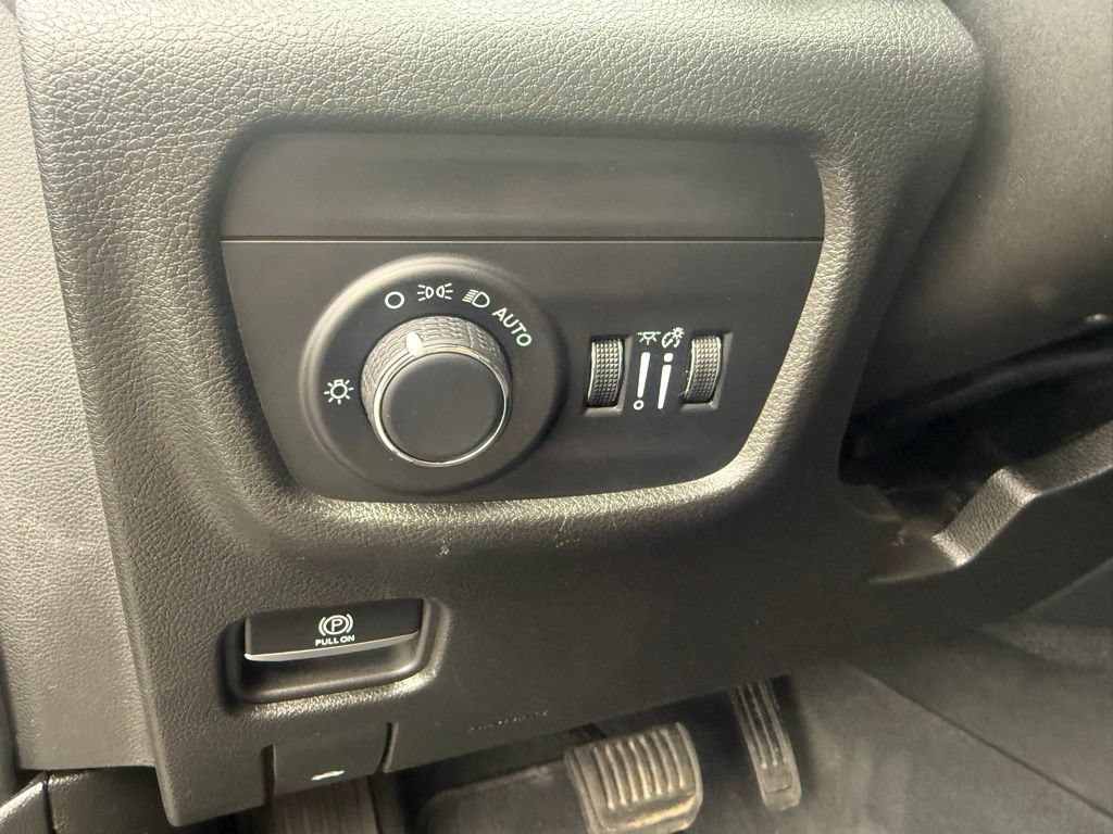Used 2024 Jeep Grand Cherokee L Altitude AWD/4WD image 15