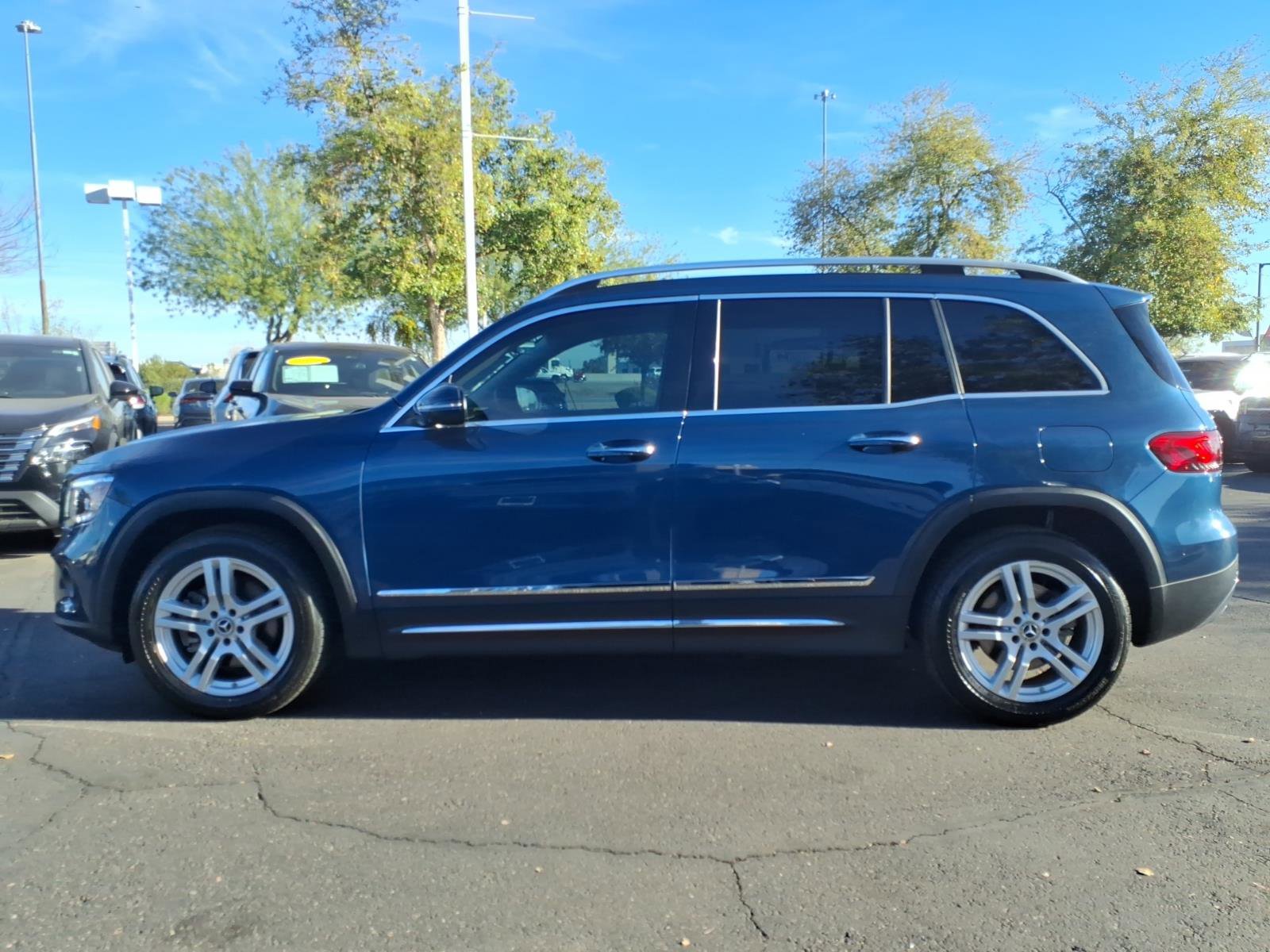 Used 2023 Mercedes-Benz GLB 250 4MATIC image 2