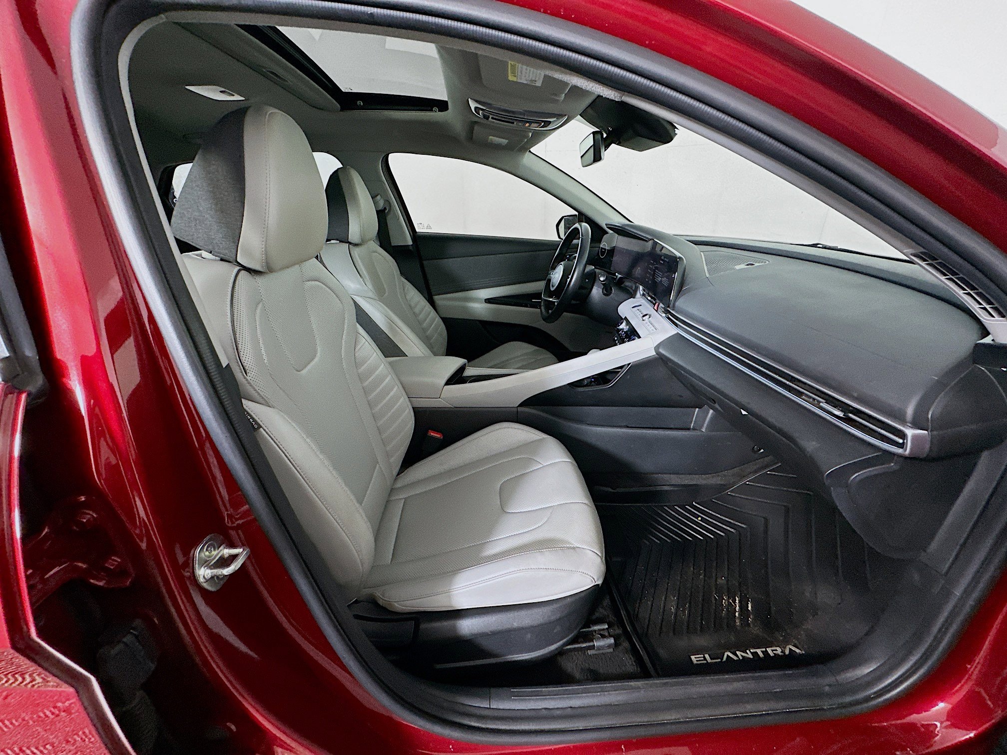 Used 2024 Hyundai Elantra Limited image 33