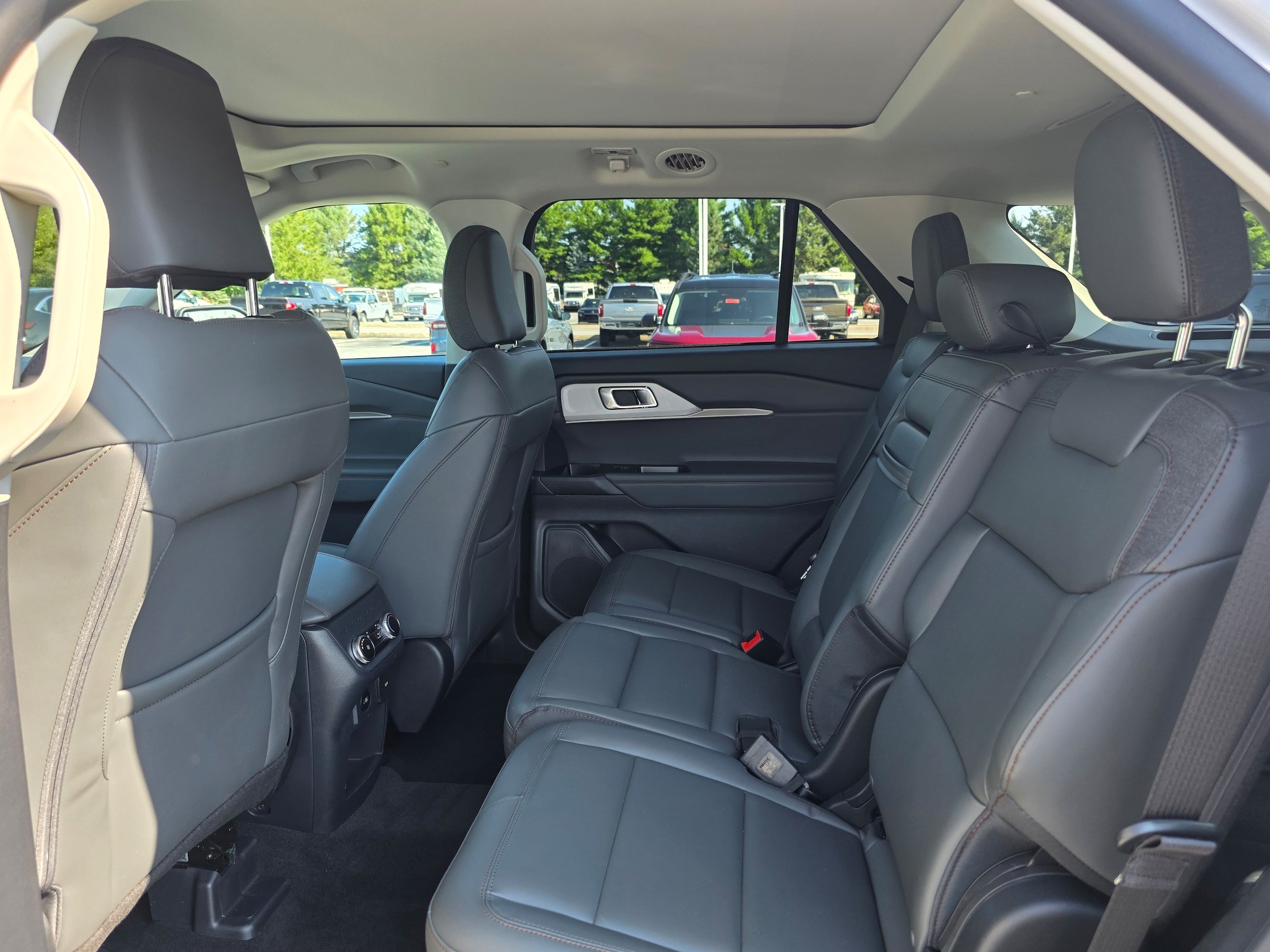 Used 2026 Ford Explorer Active w/ Active Comfort Package AWD/4WD image 10