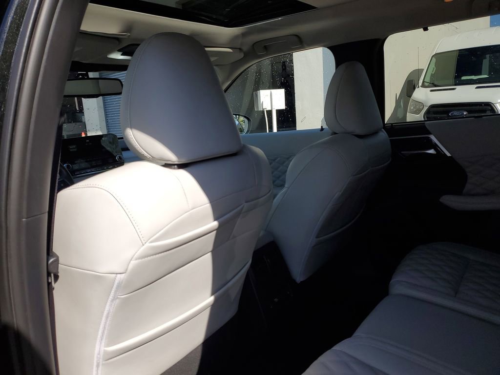 Used 2024 Mitsubishi Outlander SEL image 15