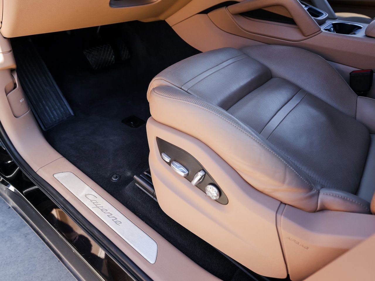 Certified 2020 Porsche Cayenne image 14